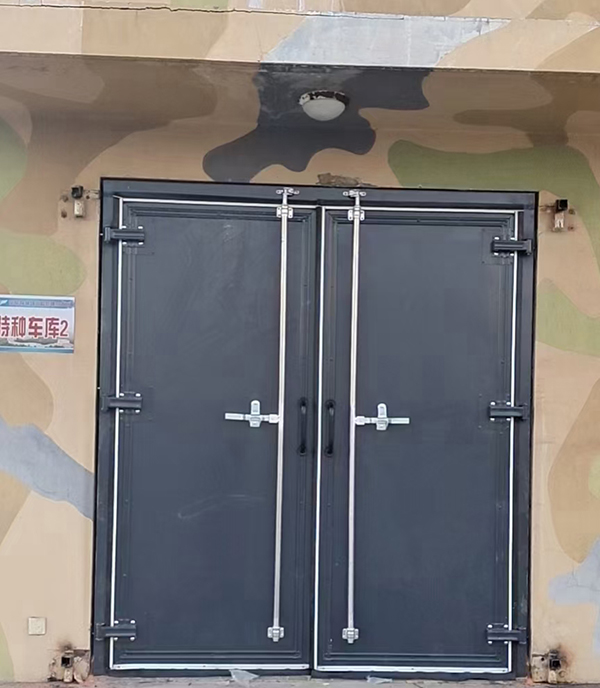 额敏工业平开门