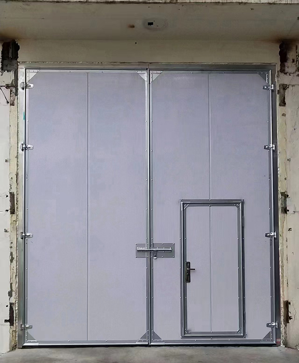 额敏工业平开门