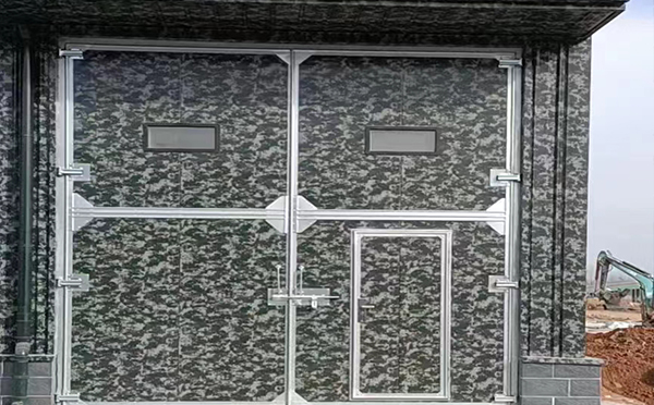 额敏工业平开门