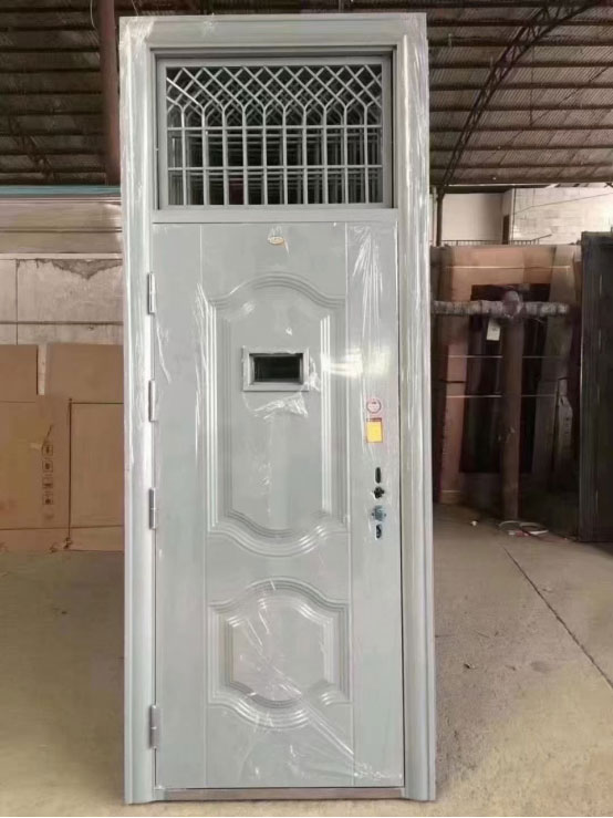 额敏学校教室门