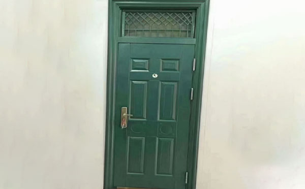 额敏学校教室门