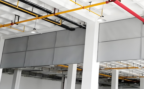 商场防烟分区常闭节点：额敏挡烟垂壁高度与控制器接线图解