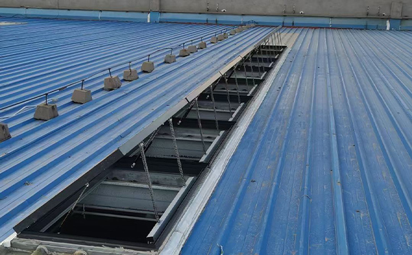 某城市大型商业综合体中庭额敏排烟窗工程