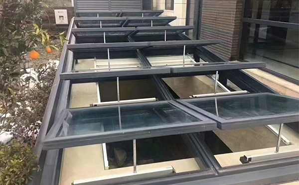 某轨道交通车辆维修车间额敏排烟窗应用