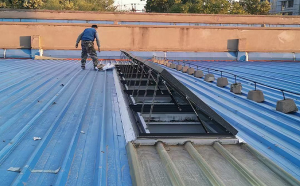 某区域性物流仓储中心额敏排烟窗系统安装项目